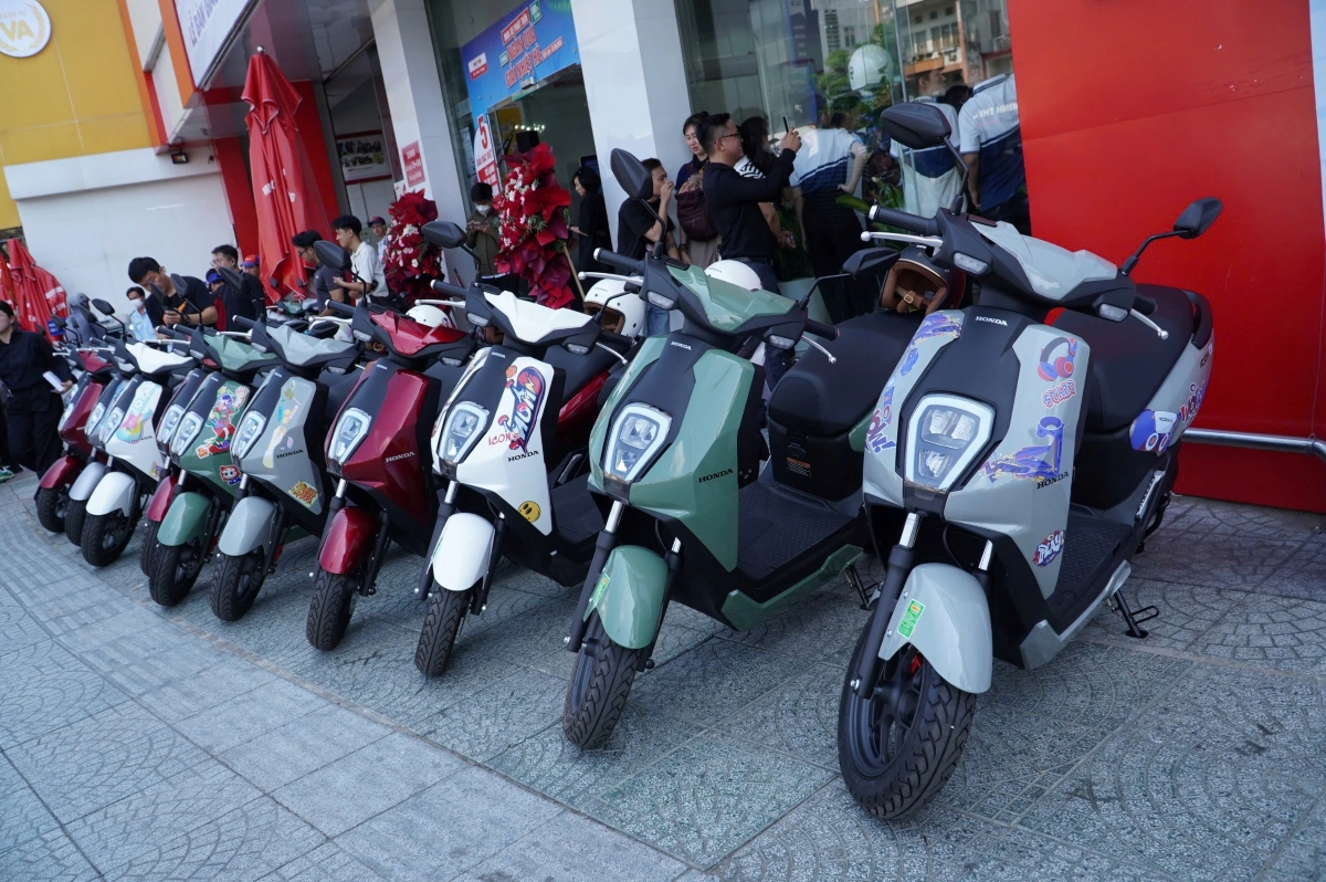 IRC ĐỒNG HÀNH CÙNG HONDA ICON:E TRÊN HÀNH TRÌNH XANH, AN TOÀN VÀ BỀN VỮNG
