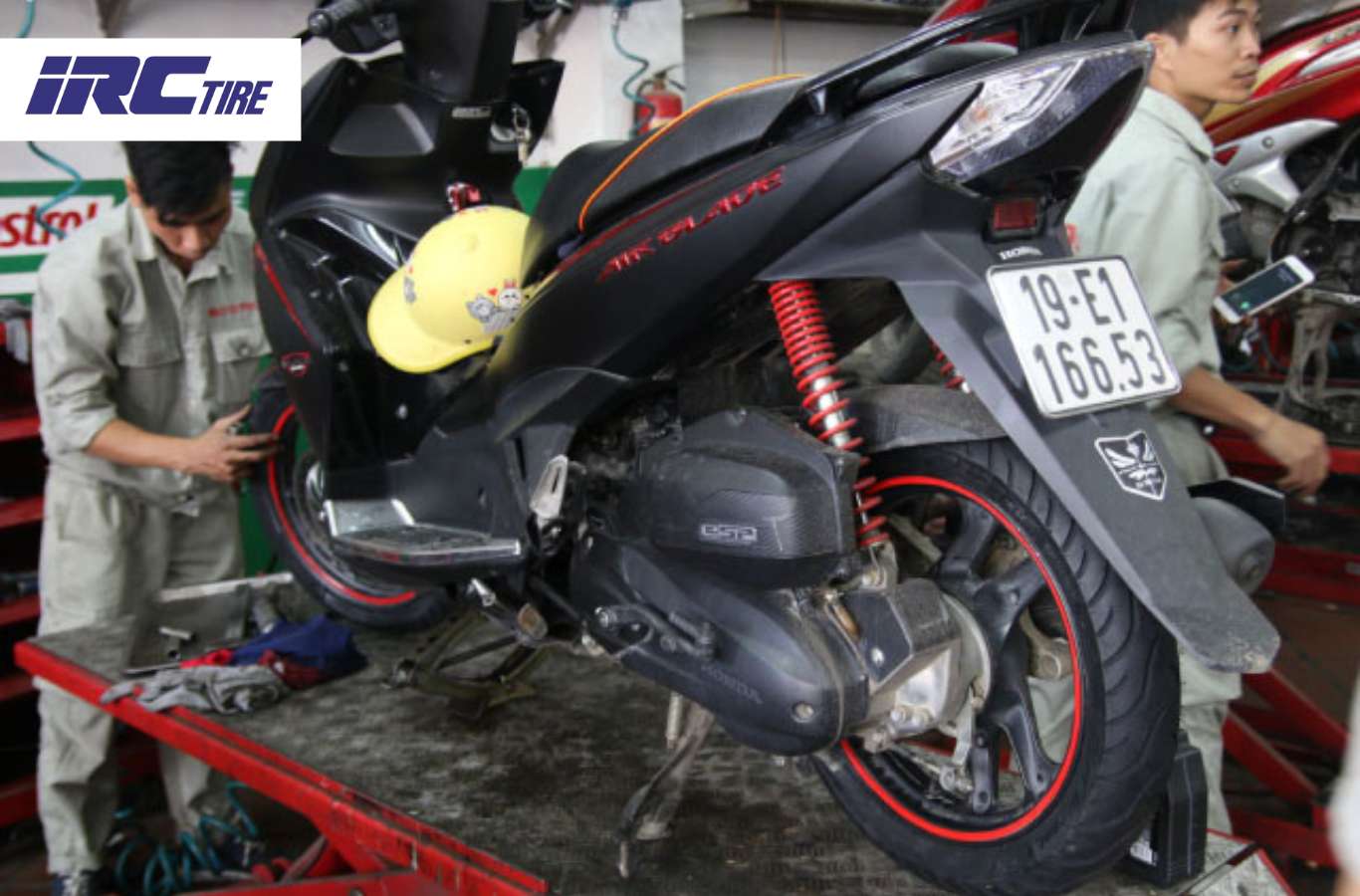 Nên đưa đến garage sửa chữa gần nhất khi lốp xe bị nứt