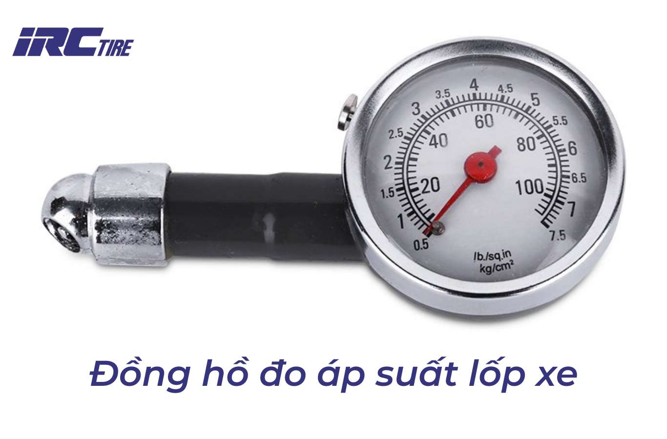 Kiểm tra áp suất lốp bằng đồng hồ đo áp suất
