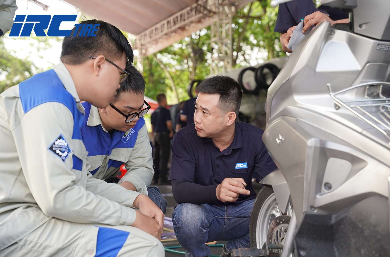 Hướng dẫn cách đo áp suất lốp xe máy chính xác