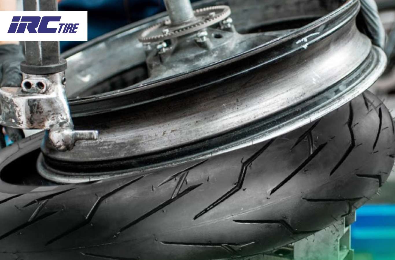 Hướng dẫn cách lắp lốp xe máy đúng chiều