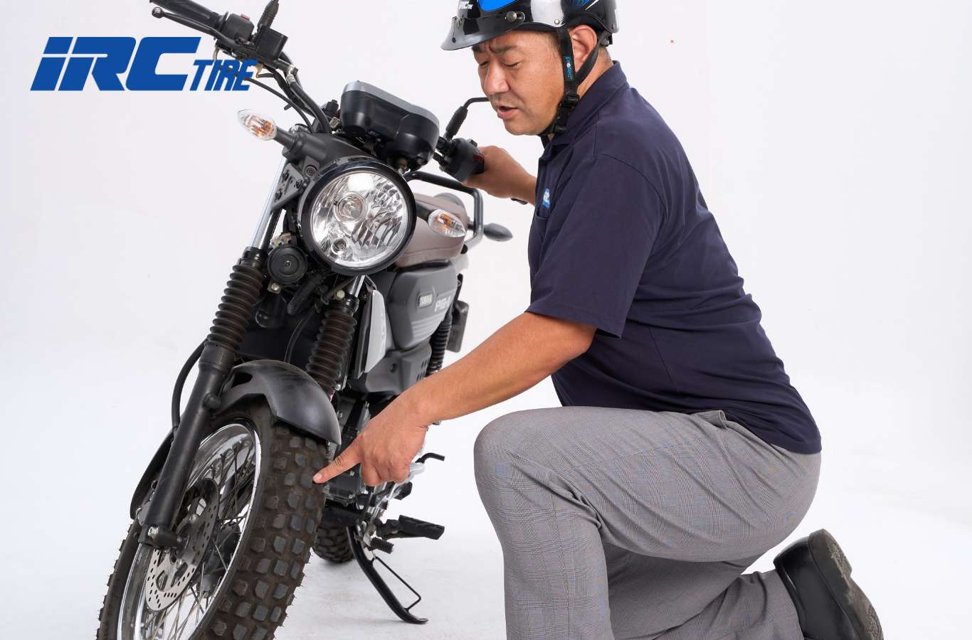 Lốp xe máy bị dính đinh