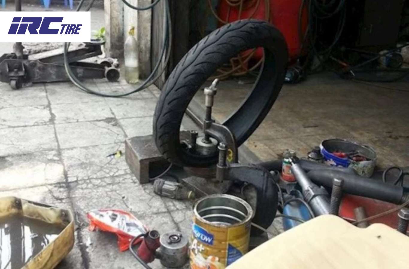 Lý do thường gặp khiến lốp xe bị thủng
