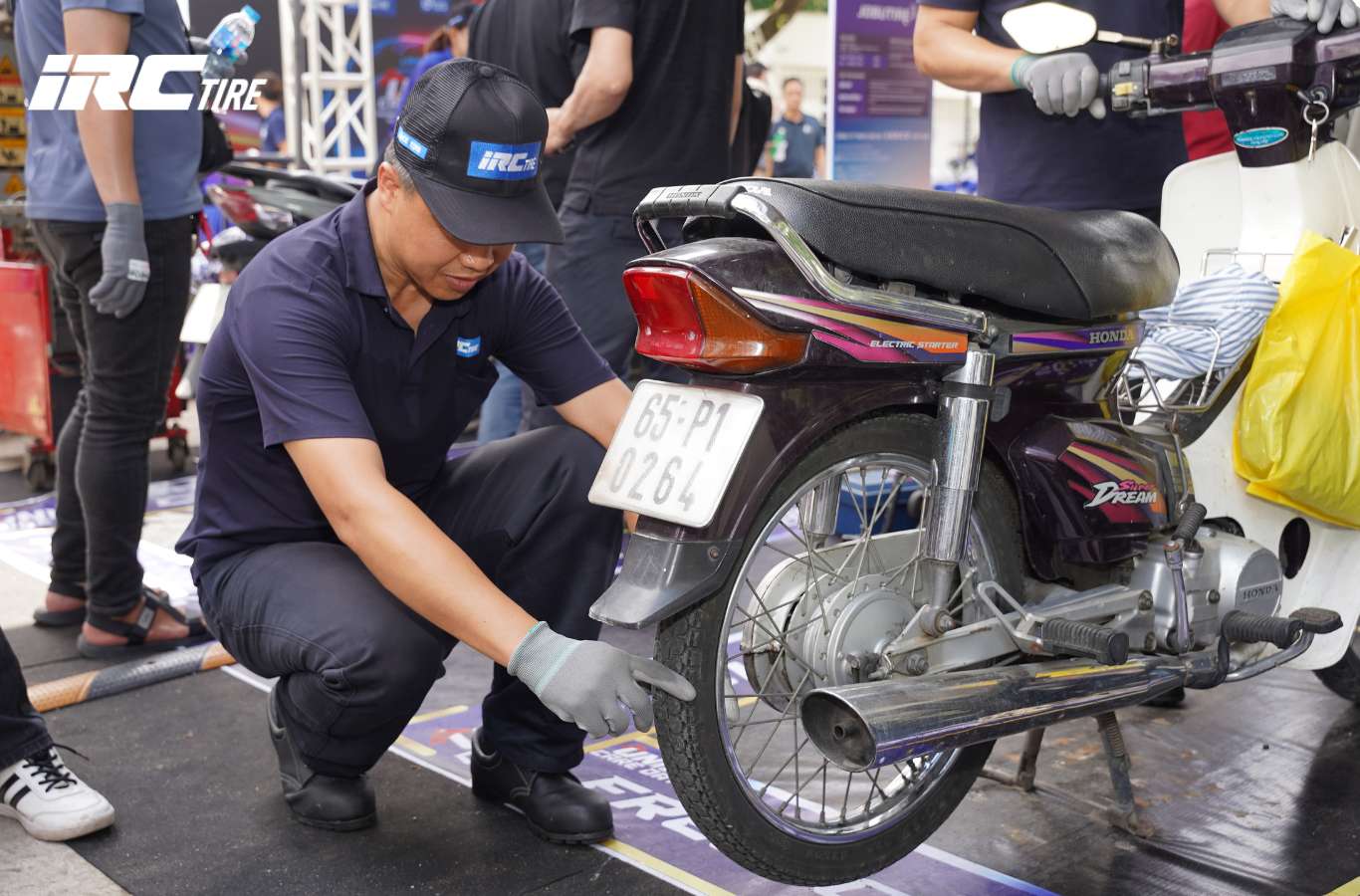 Những lưu ý khi bơm và kiểm tra lốp xe máy